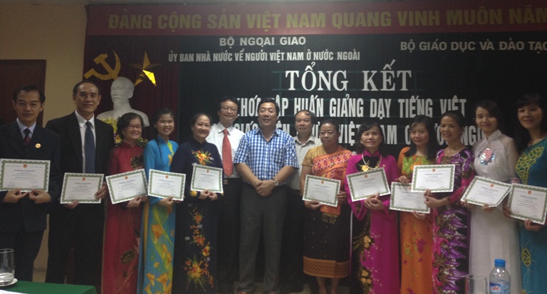 Nâng cao chất lượng giảng dạy tiếng Việt cho giáo viên người Việt Nam ở nước ngoài